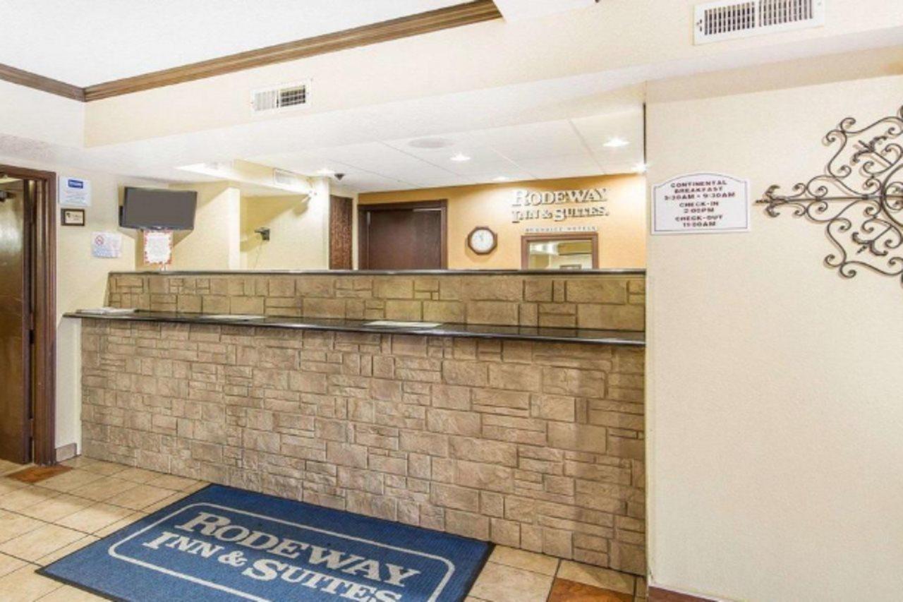 Rodeway Inn & Suites Madison East Zewnętrze zdjęcie