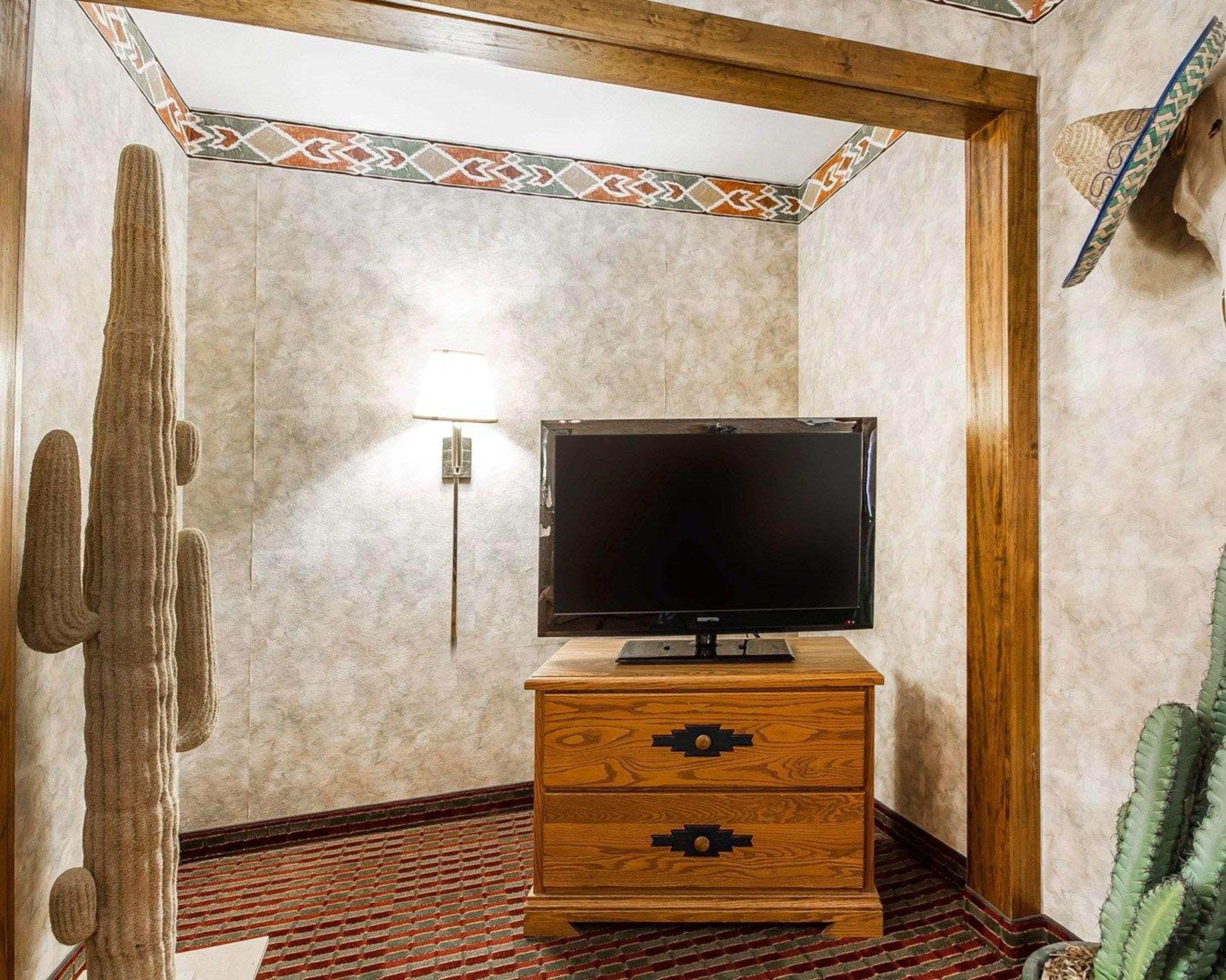 Rodeway Inn & Suites Madison East Zewnętrze zdjęcie