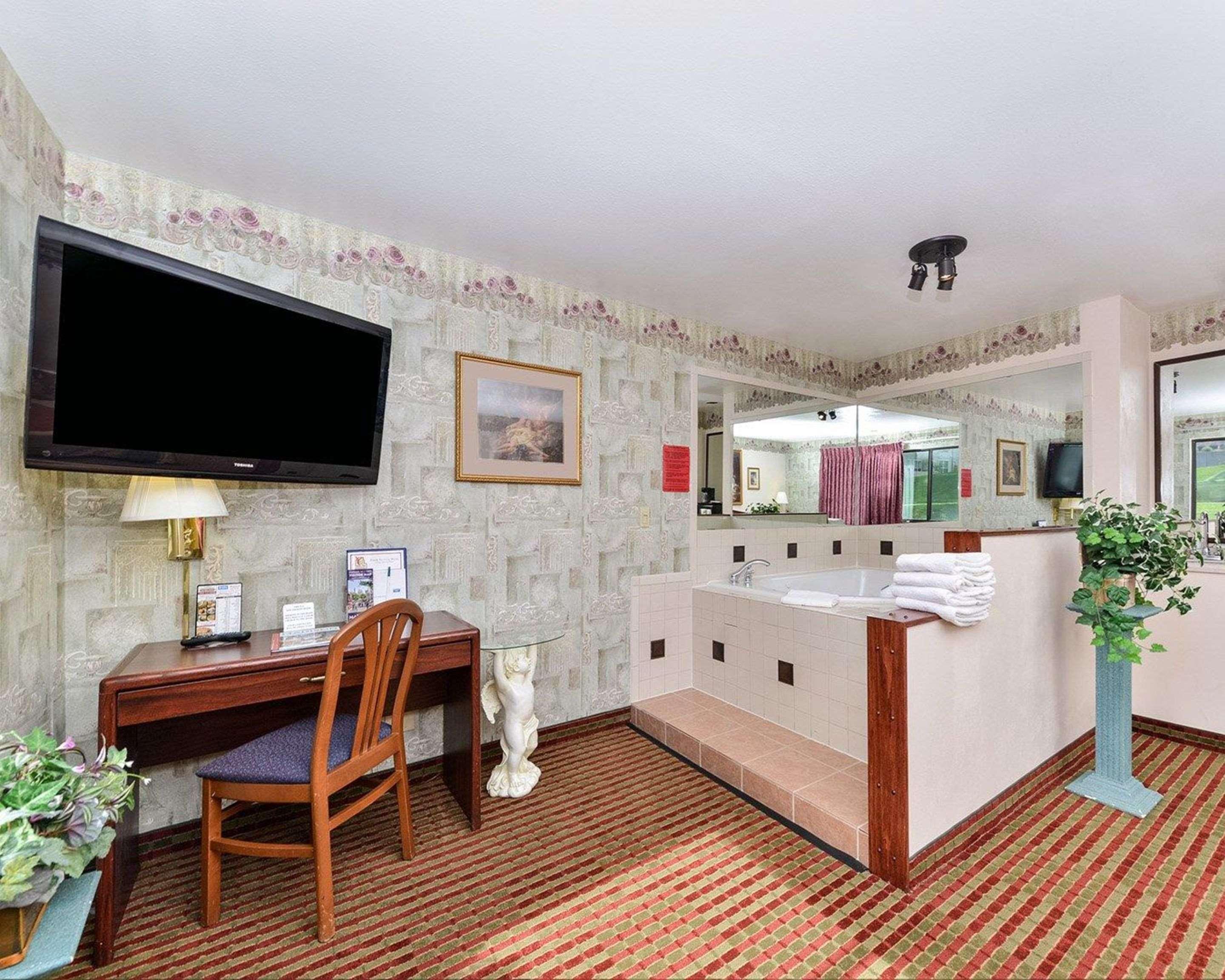 Rodeway Inn & Suites Madison East Zewnętrze zdjęcie