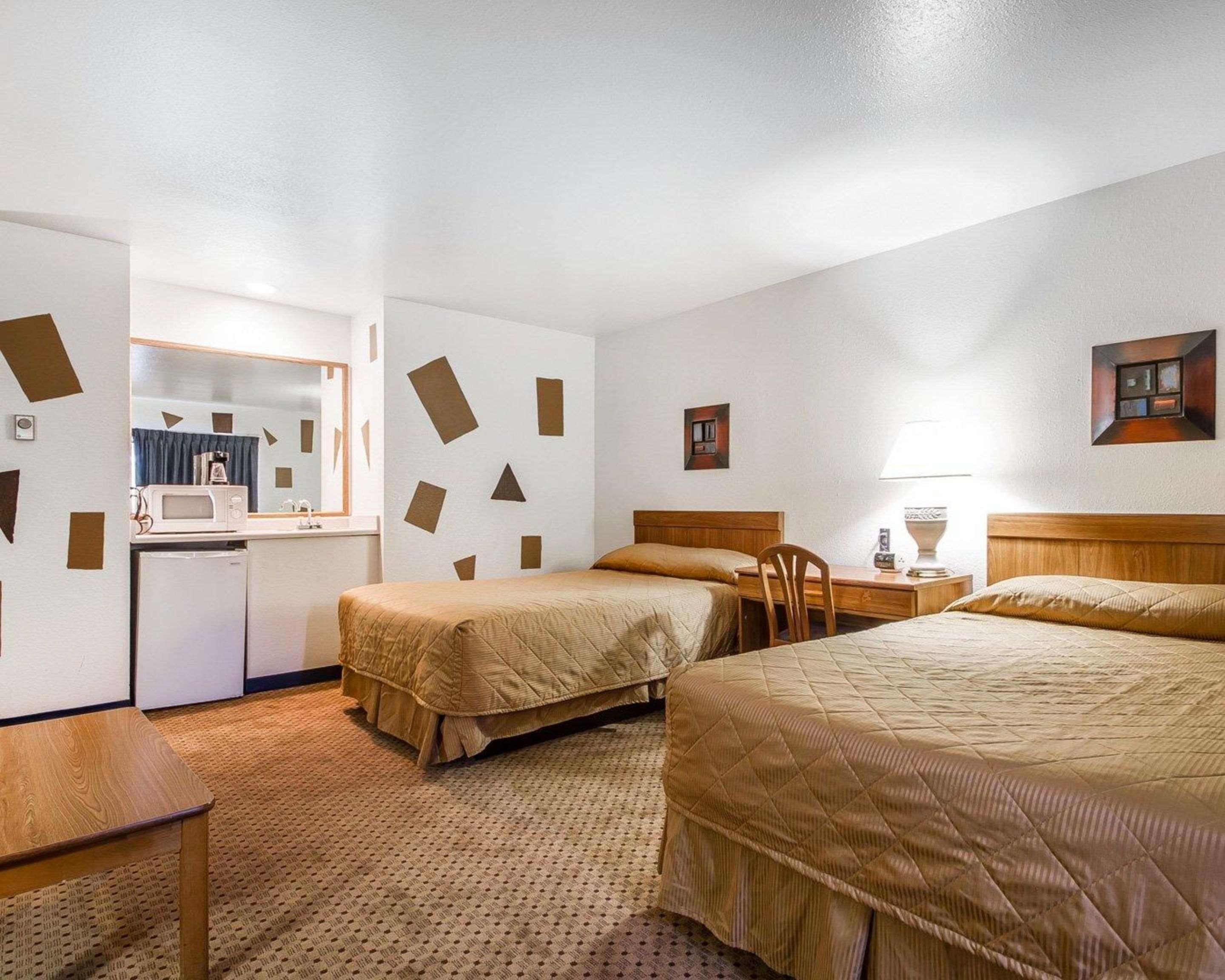 Rodeway Inn & Suites Madison East Zewnętrze zdjęcie