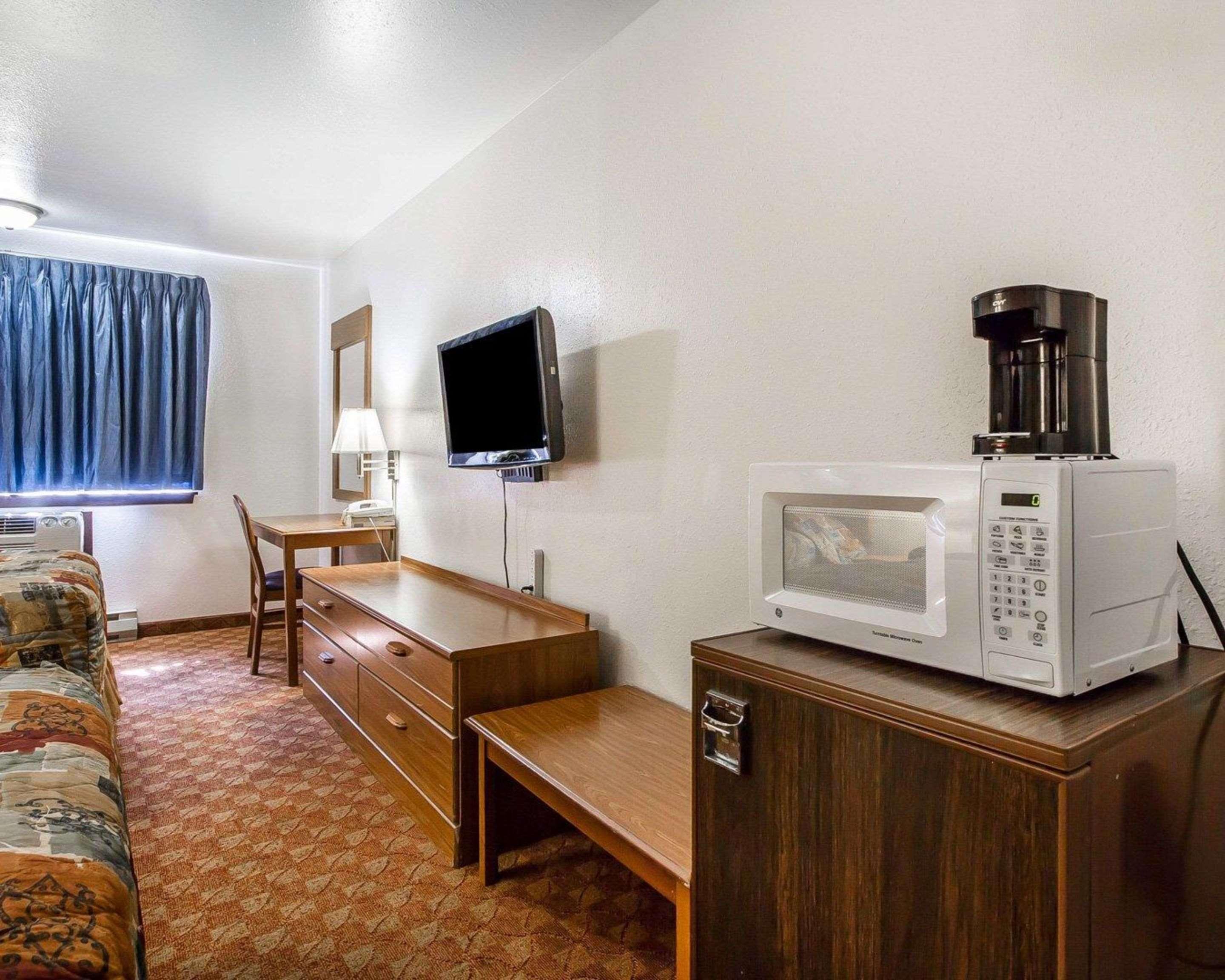 Rodeway Inn & Suites Madison East Zewnętrze zdjęcie