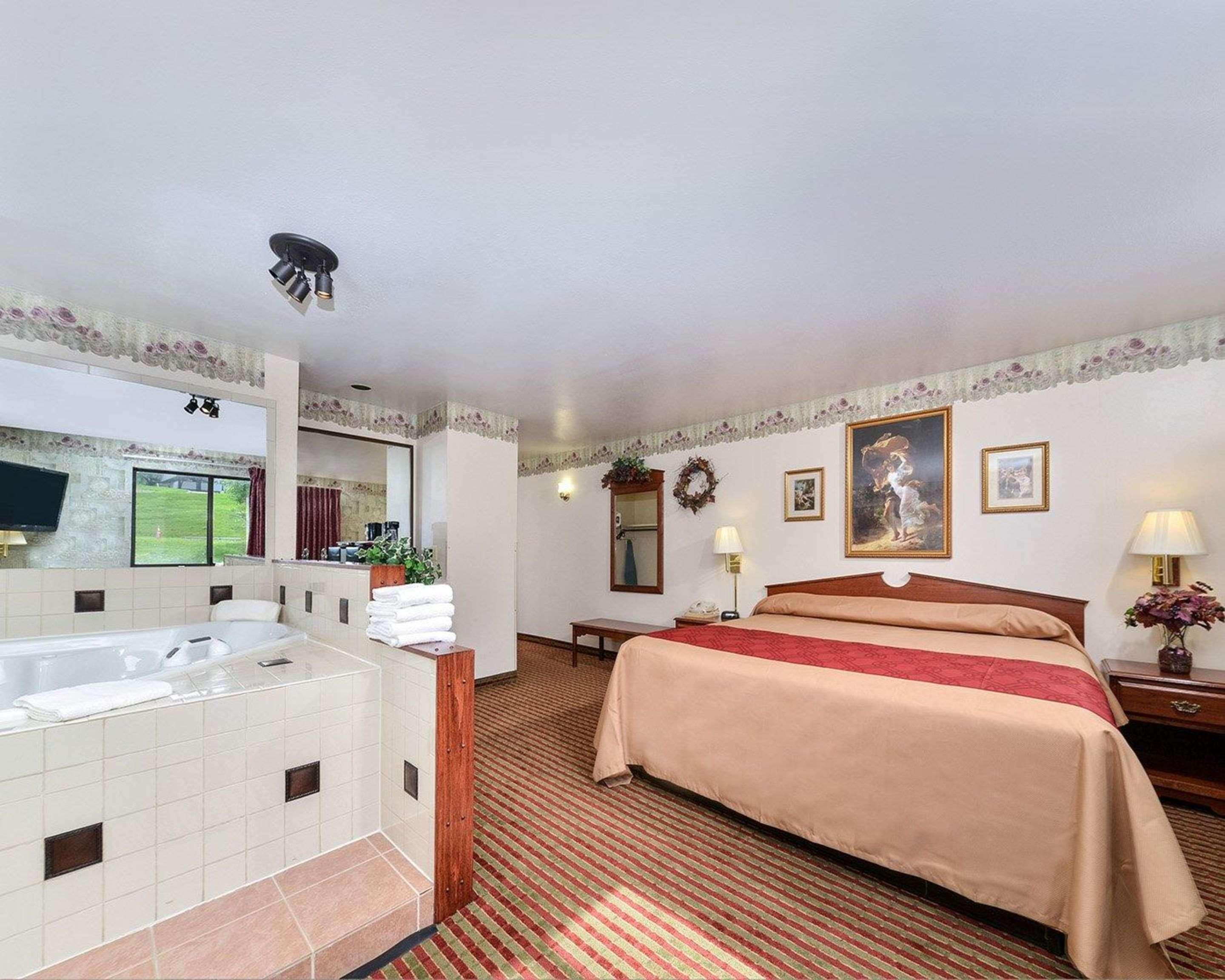 Rodeway Inn & Suites Madison East Zewnętrze zdjęcie