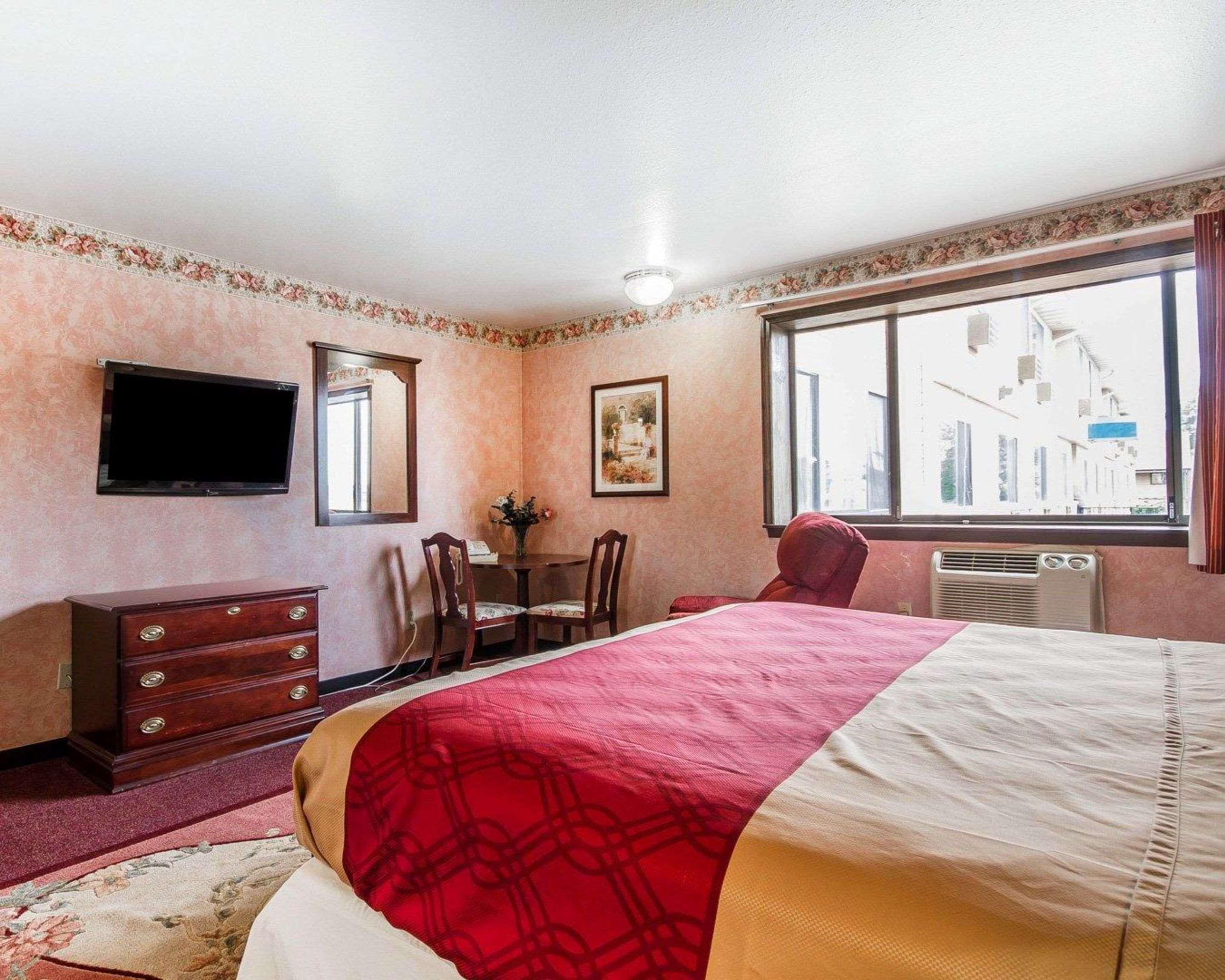 Rodeway Inn & Suites Madison East Zewnętrze zdjęcie