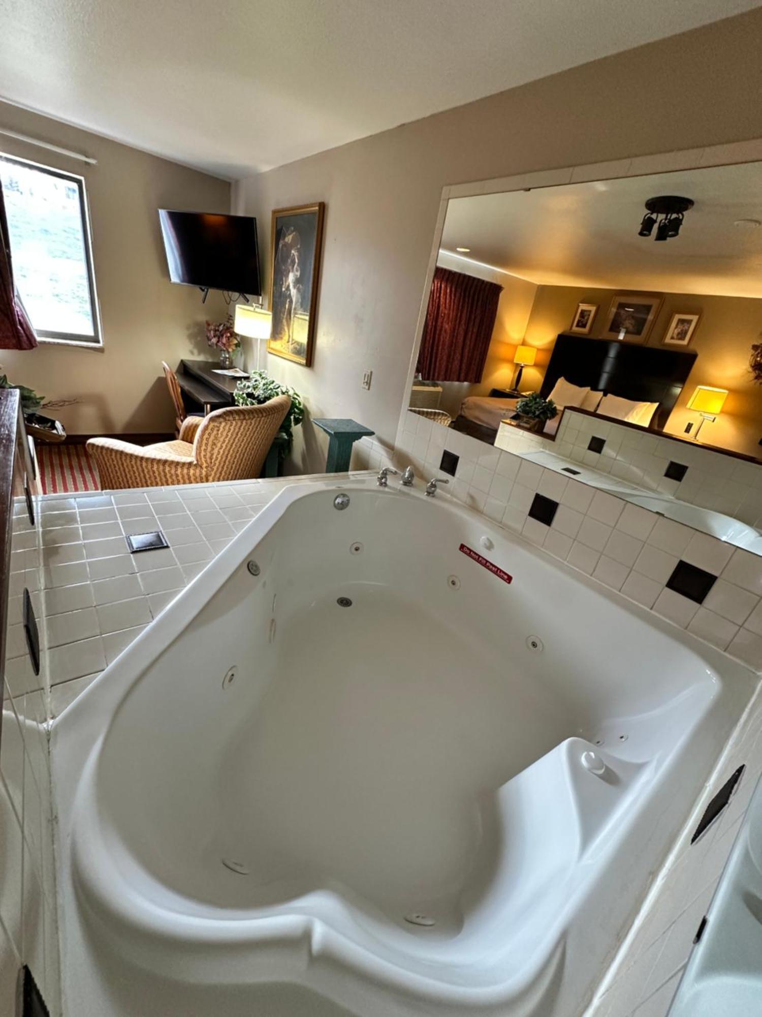 Rodeway Inn & Suites Madison East Zewnętrze zdjęcie