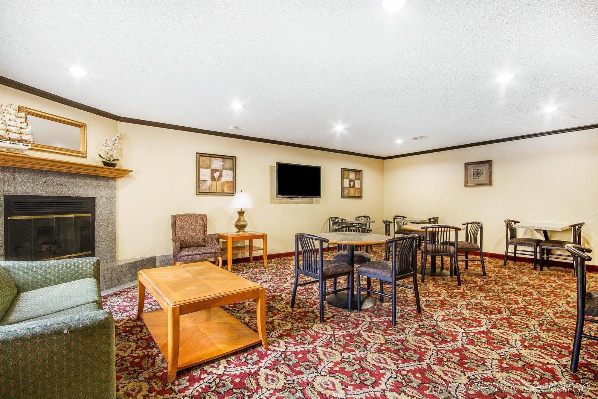 Rodeway Inn & Suites Madison East Zewnętrze zdjęcie
