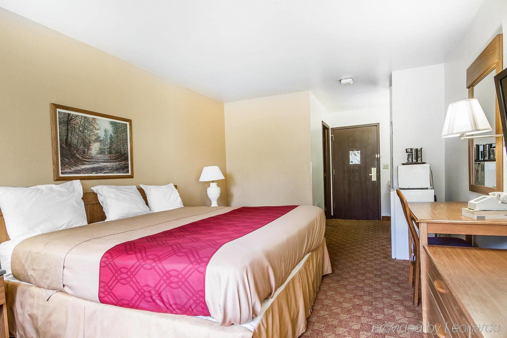 Rodeway Inn & Suites Madison East Zewnętrze zdjęcie