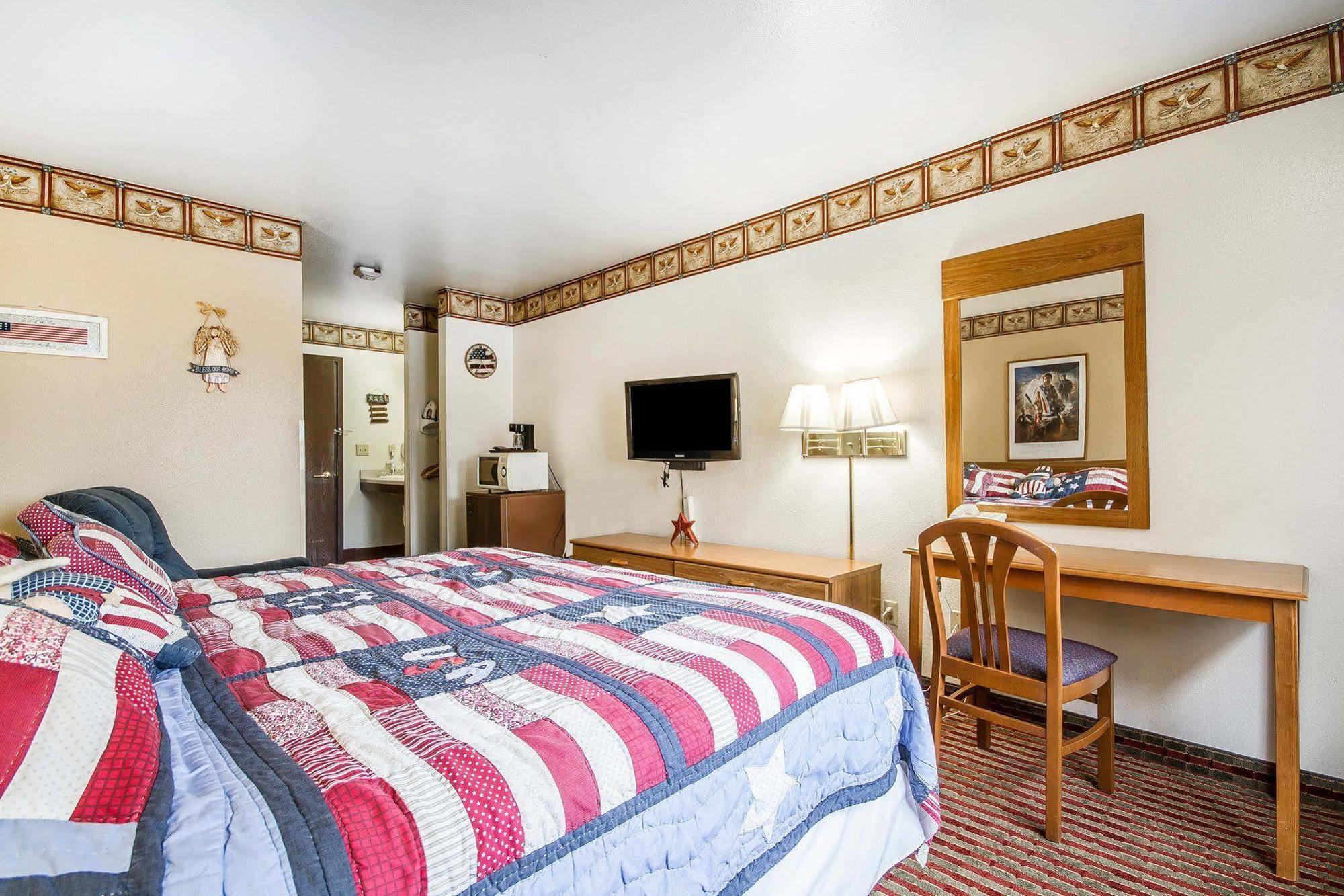 Rodeway Inn & Suites Madison East Zewnętrze zdjęcie