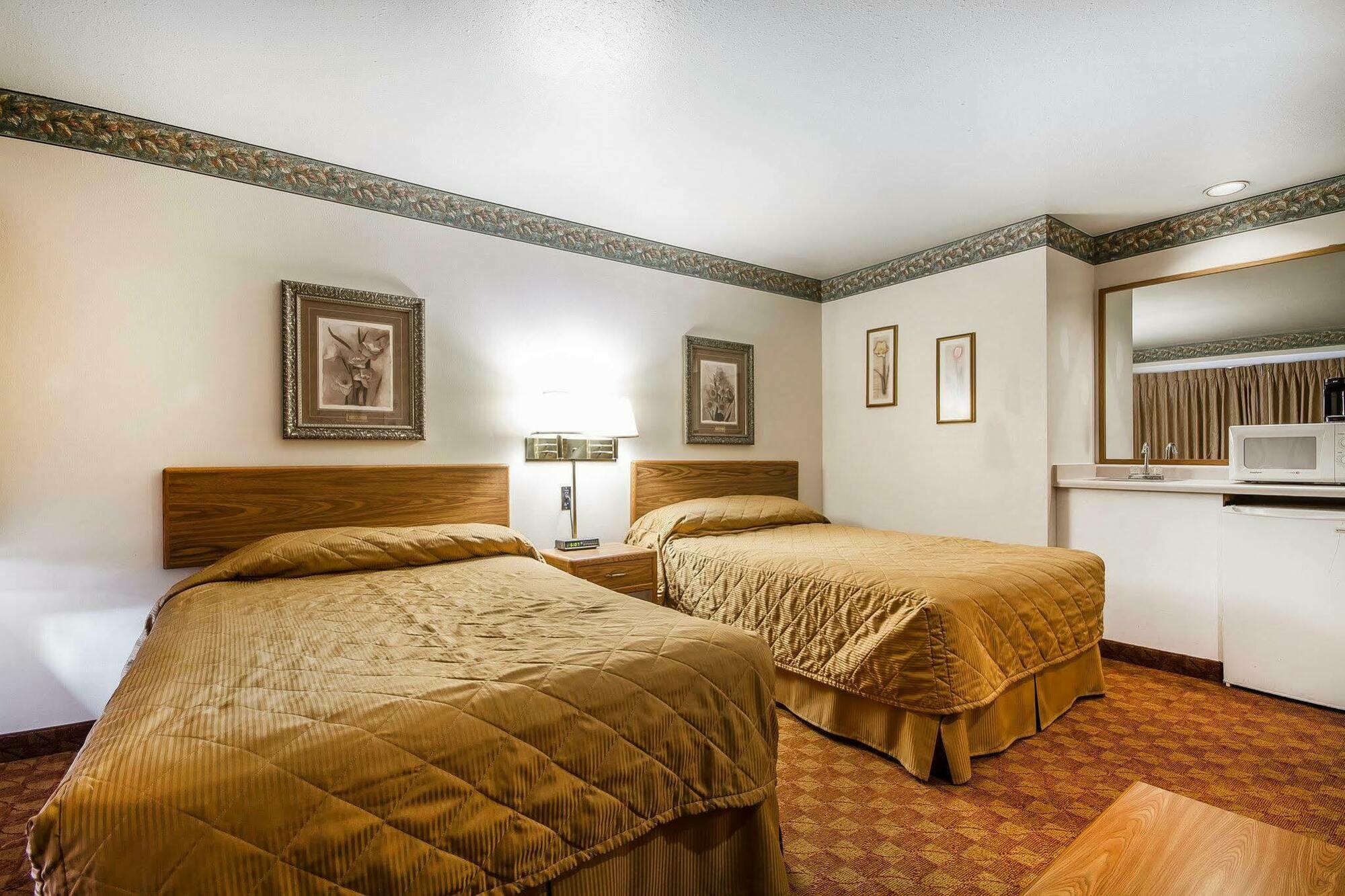 Rodeway Inn & Suites Madison East Zewnętrze zdjęcie