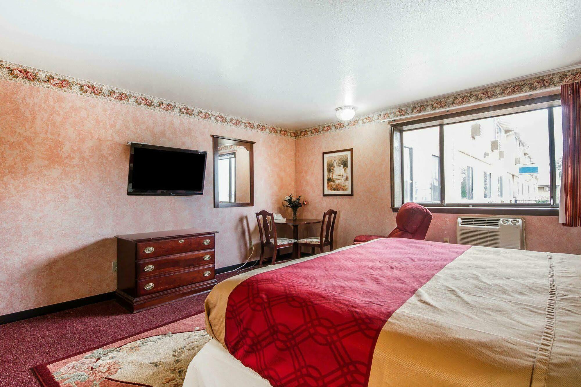 Rodeway Inn & Suites Madison East Zewnętrze zdjęcie
