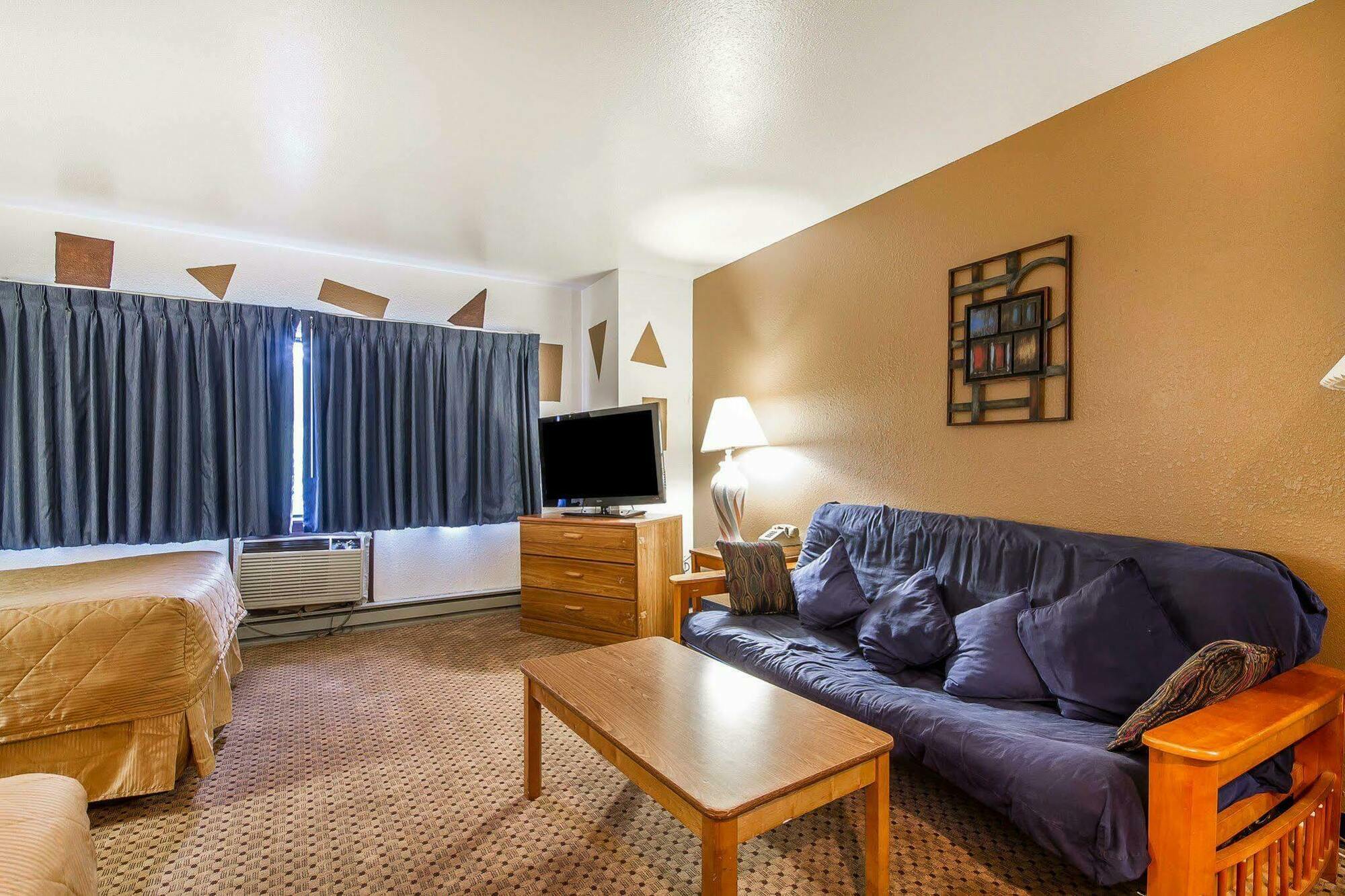 Rodeway Inn & Suites Madison East Zewnętrze zdjęcie
